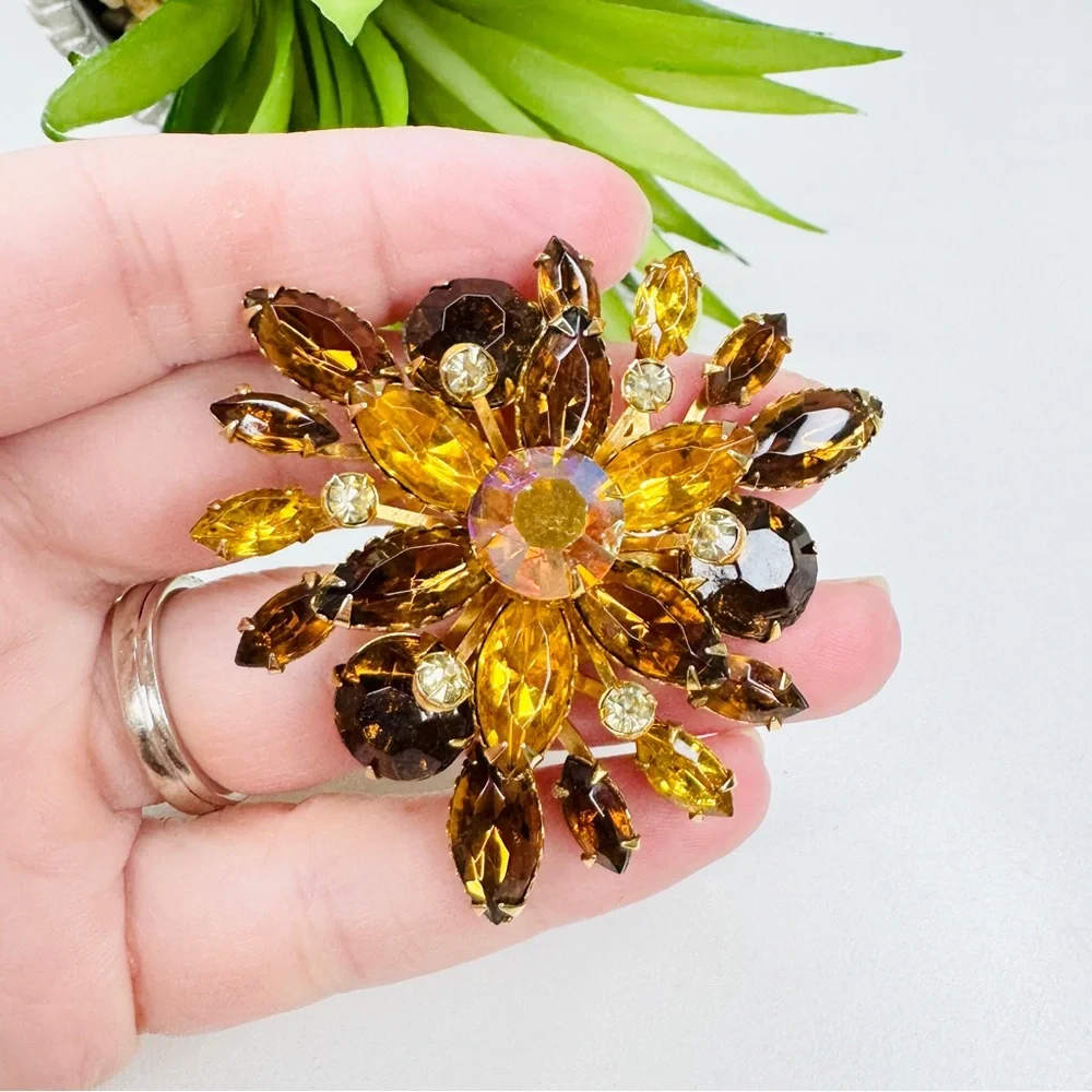 Vintage 50s Beau Jewels Root Beer Amber Glass Starburst Flower Brooch Pin Retro